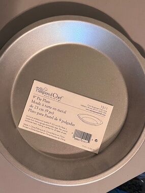 NEW Pampered Chef 9 Inch Professional Quality Pie Pan - Aluminized Steel